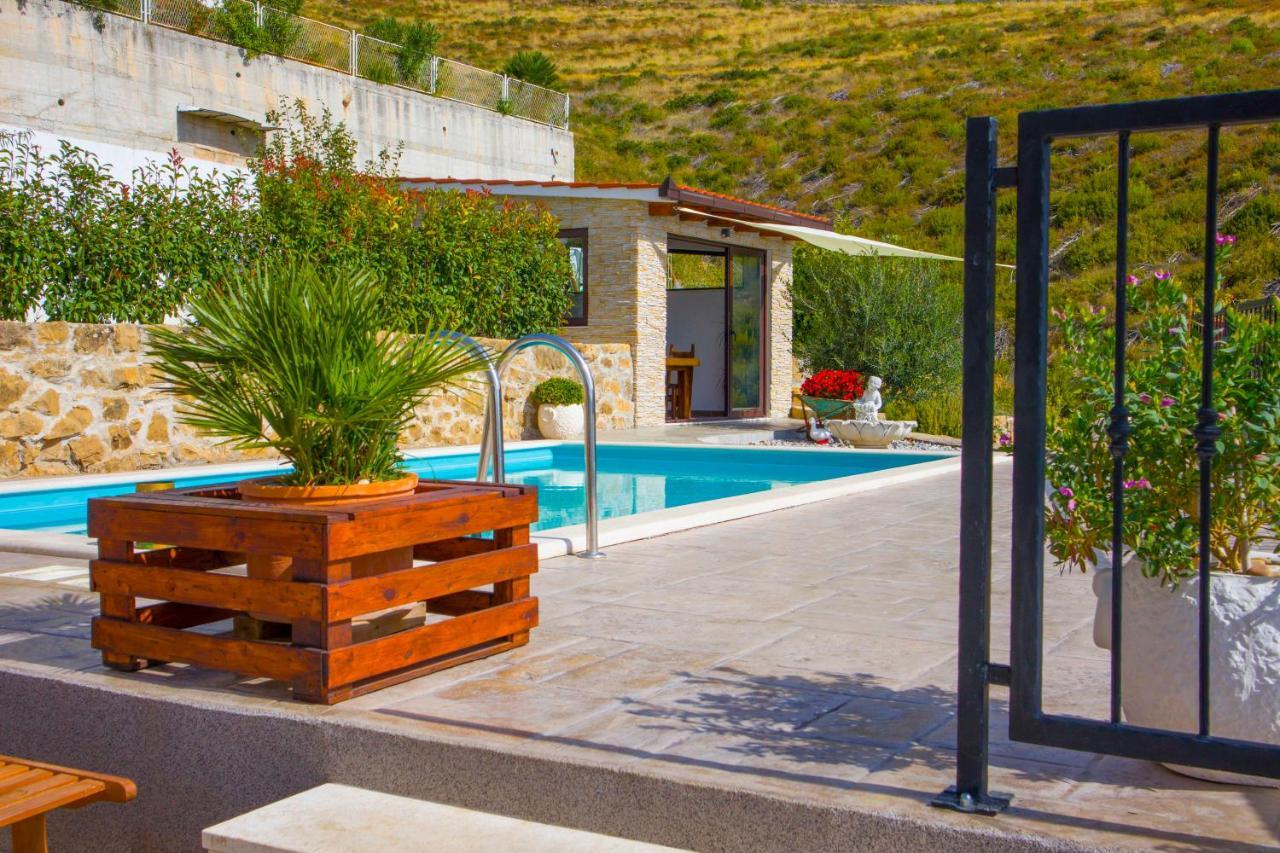 Hill Apartment With Private Pool Kučine Extérieur photo