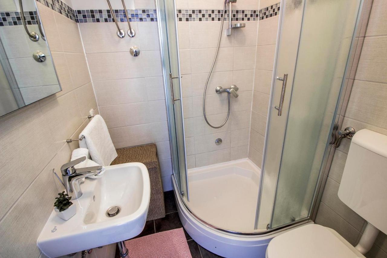 Hill Apartment With Private Pool Kučine Extérieur photo