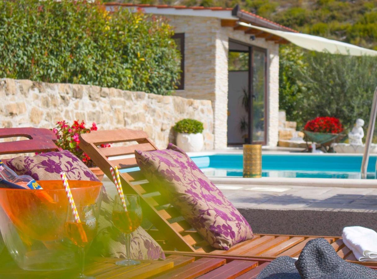 Hill Apartment With Private Pool Kučine Extérieur photo